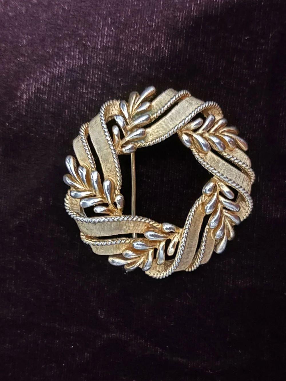 Trifari gold-Tone Laurel Wreath Brooch - Elegant Women’s Jewelry